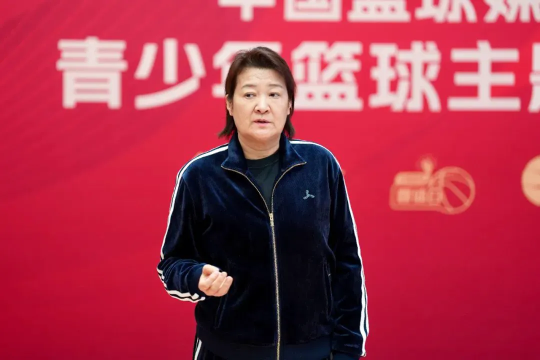 女性篮球爱好者如何利用智能设备增强训练效果_2